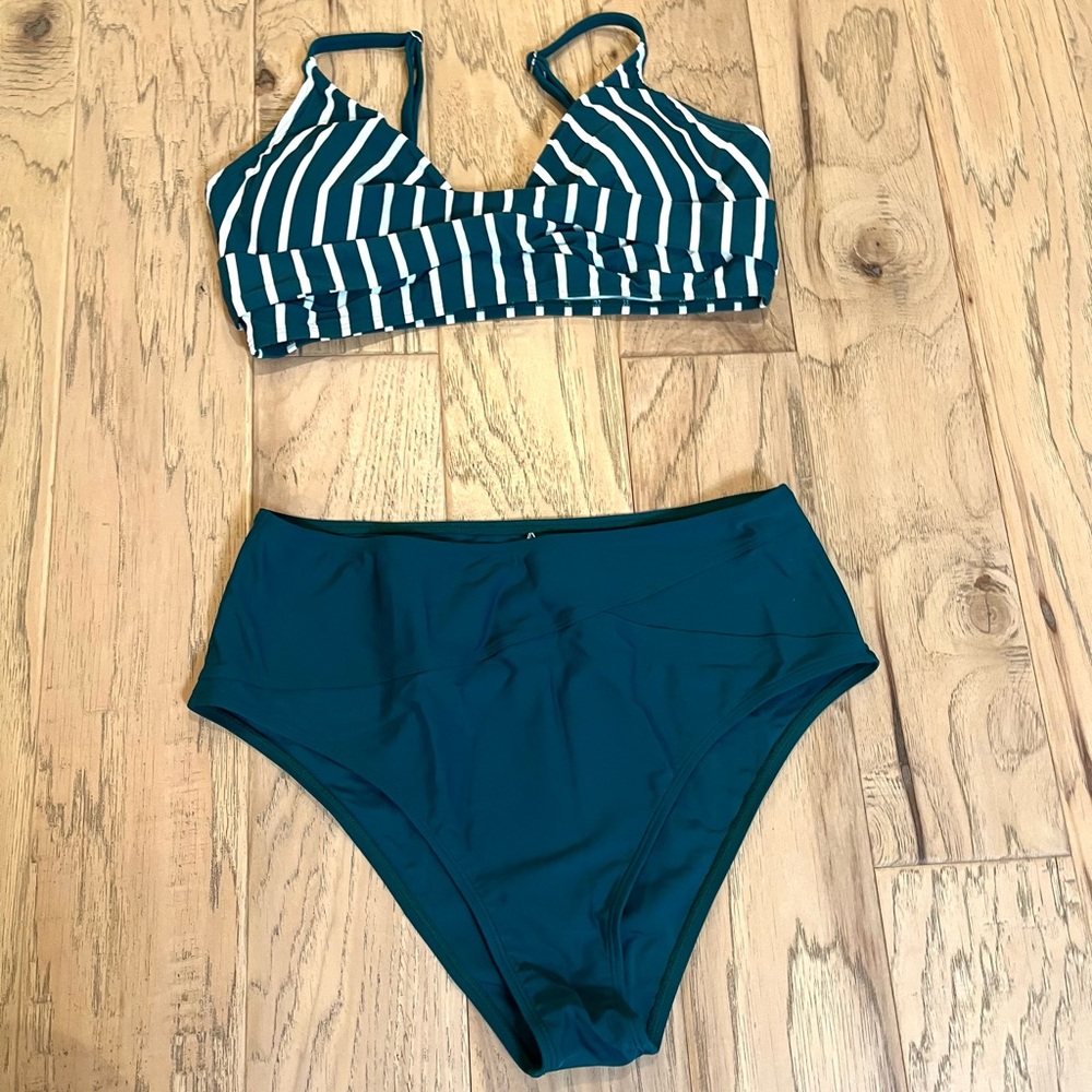 Cupshe Dark Green and White Striped Bikini Set, size L